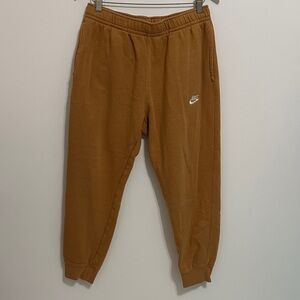 Nike Men's Sportswear Club Fleece Loose Fit Jogger Sweatpants Flax Tan